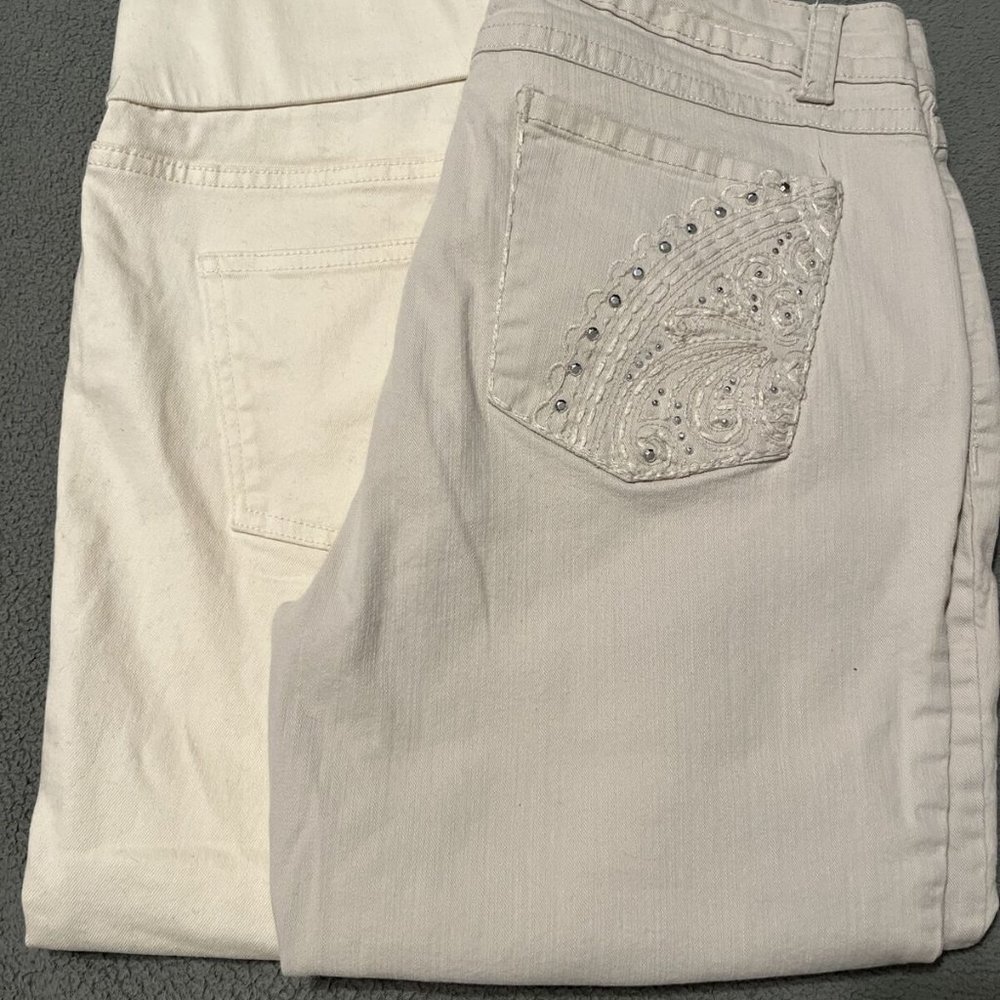 Lot Of 2 Women’s Capris Jeans , Gloria Vanderbilt, and Chaps  SIZE 6